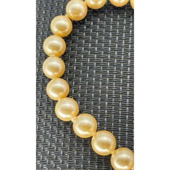 Vintage Faux Pearl Bracelet W/Gold Tone Faux Pearl &  Rhinestone Clasp, Unsigned - Picture 5 of 6